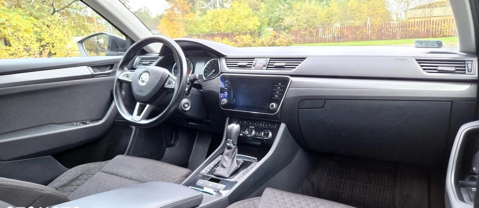 Skoda Superb cena 89800 przebieg: 144000, rok produkcji 2017 z Warszawa małe 742